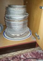 Отдам по символической цене посуду для дачи, подушки перьевые... Оголошення Bazarok.ua